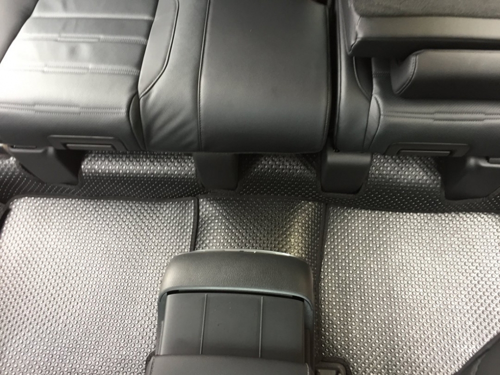mẫu thảm lót sàn ô tô bằng cao su KATA trên xe CRV